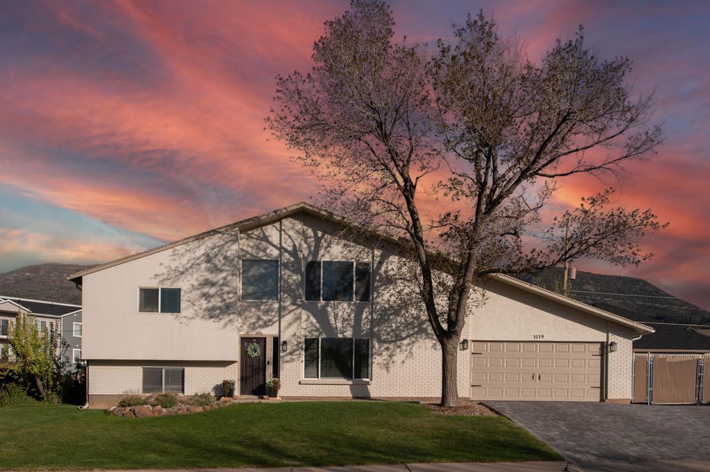 Photo of 1019 W Cedar Knolls South DR S, Cedar City, UT 84720 (MLS # 116006)