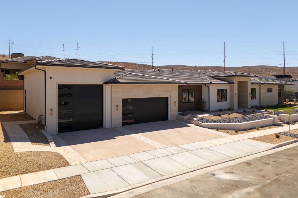 Photo of 3945 Hillside Way, Santa Clara, UT 84765 (MLS # 117567)