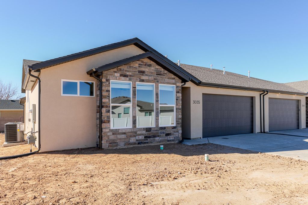 Photo of 3035 W Ekko View Loop Loop, Cedar City, UT 84721 (MLS # 115207)