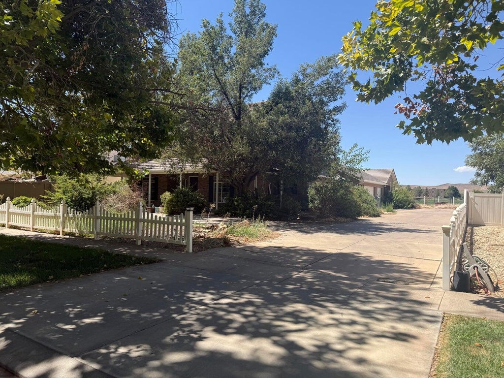 Photo of 1332 S 325 W, Hurricane, UT 84737 (MLS # 117899)