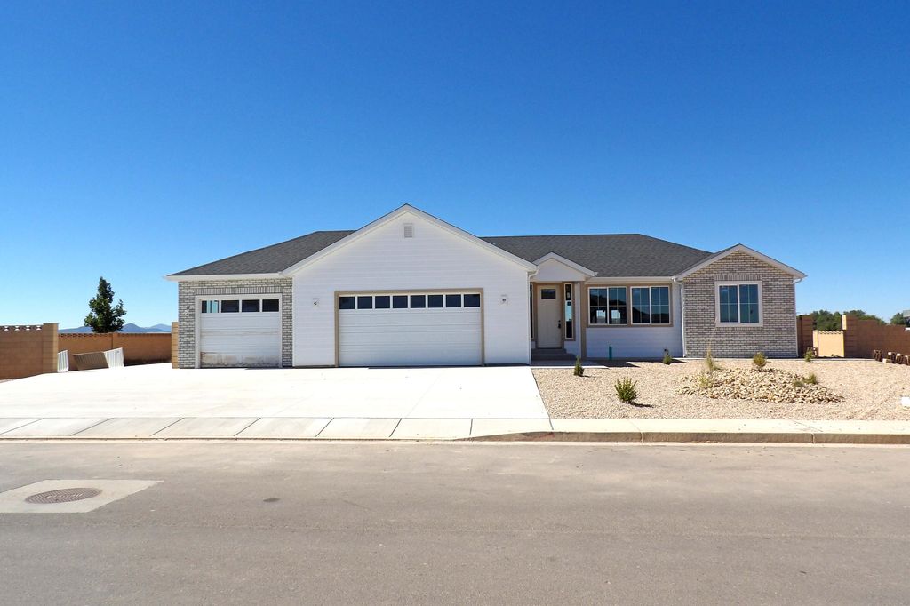 Photo of 4741 N 2600 W, Cedar City, UT 84721 (MLS # 113480)