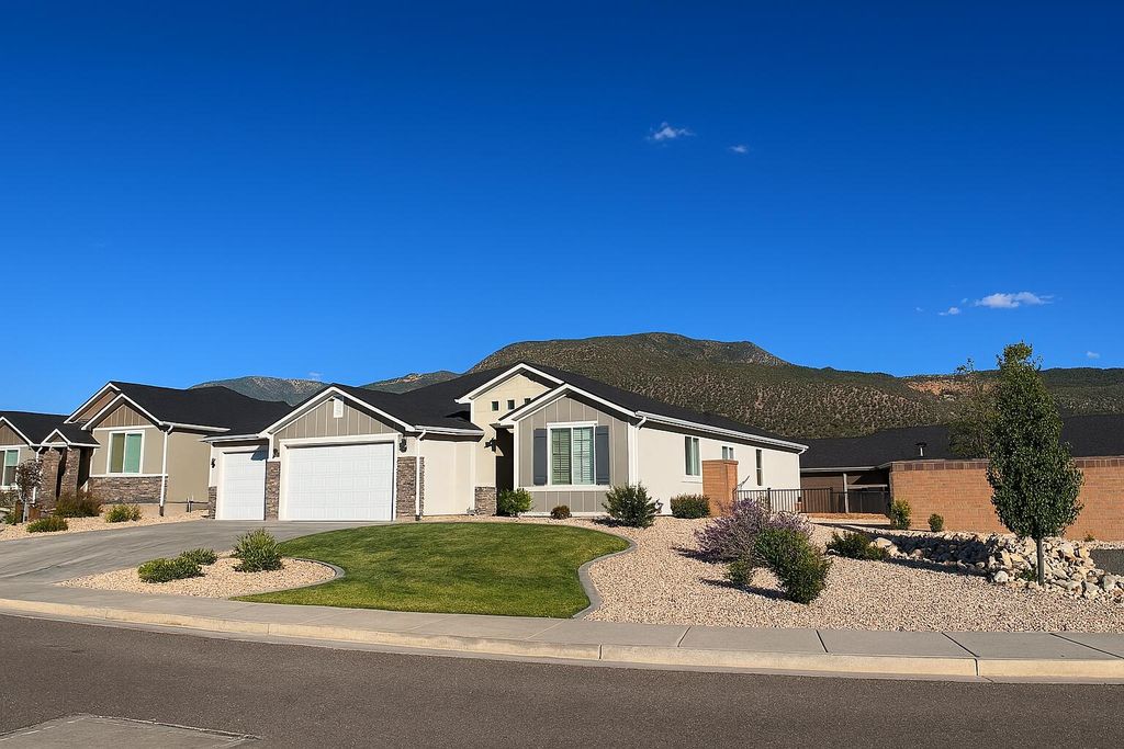 Photo of 2897 W Hawk DR, Cedar City, UT 84720 (MLS # 112405)