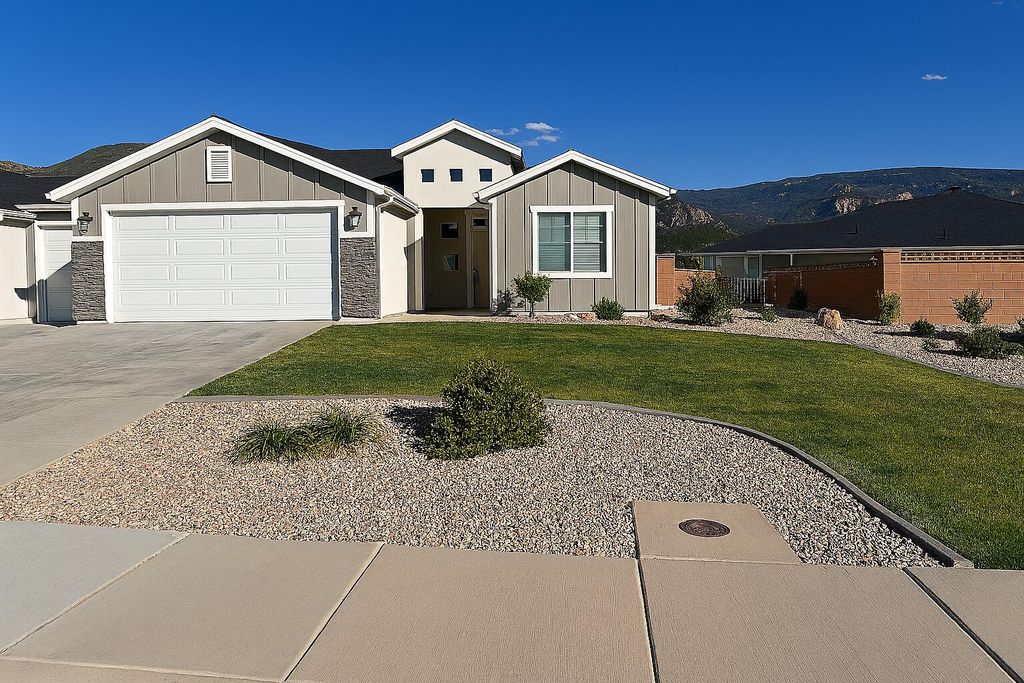 Photo of 2897 W Hawk DR, Cedar City, UT 84720 (MLS # 112405)