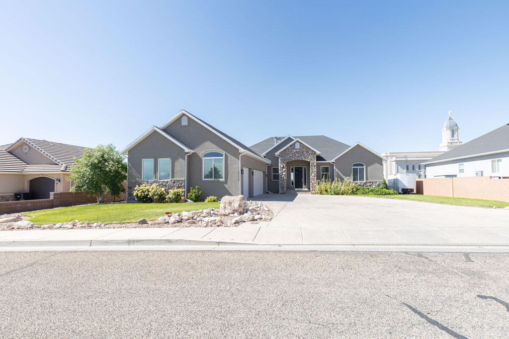 Photo of 2492 W Carmel Canyon DR, Cedar City, UT 84720 (MLS # 112334)