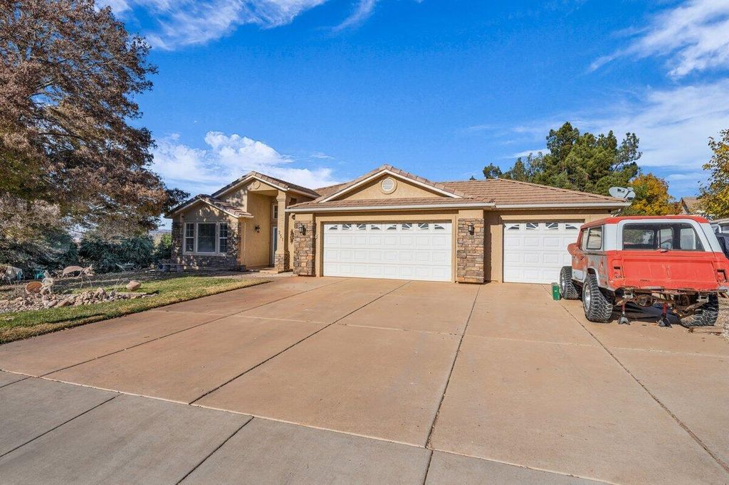 Photo of 751 E MAJESTIC DR, Washington, UT 84780 (MLS # 115010)