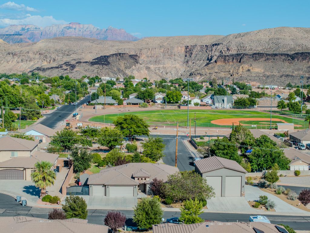 Photo of 968 N 300 W, Hurricane, UT 84737 (MLS # 113105)