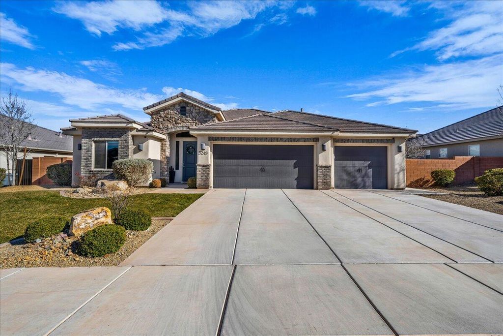 Photo of 3249 S 3350 E ST, Saint George, UT 84790 (MLS # 114571)