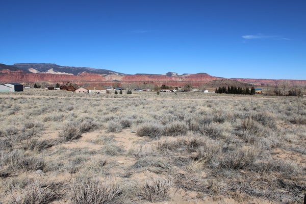 325 E TEASDALE RD, TEASDALE, UT 84773 - Image 8ea5de347b9d29478ba1d1f91ef9b33f/4034515163