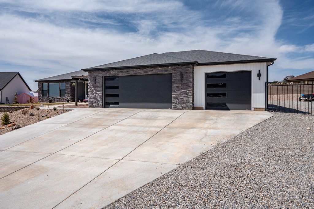 Photo of 2090 S Talon CIR, Cedar City, UT 84720 (MLS # 110764)