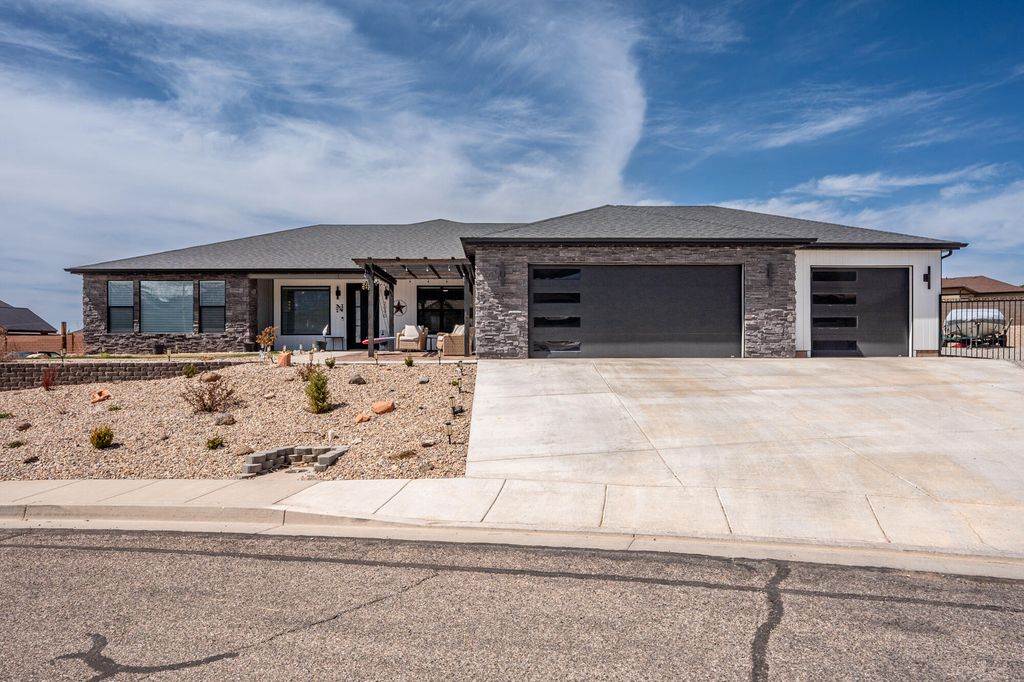 Photo of 2090 S Talon CIR, Cedar City, UT 84720 (MLS # 110764)