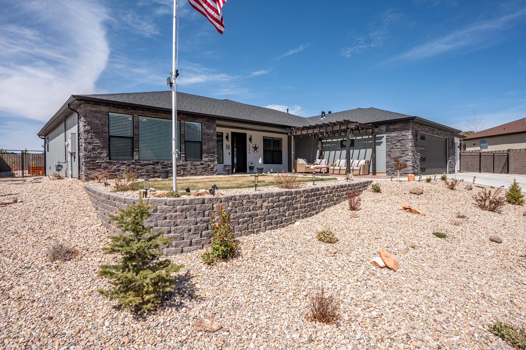 Photo of 2090 S Talon CIR, Cedar City, UT 84720 (MLS # 110764)