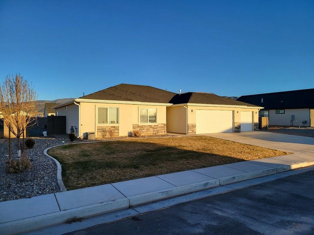 Photo of 5120 N BALD EAGLE DR, Enoch, UT 84721 (MLS # 114589)
