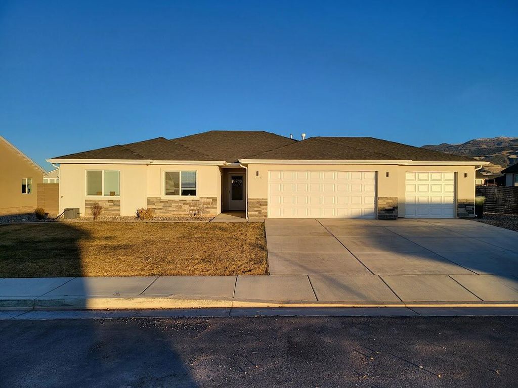 Photo of 5120 N BALD EAGLE DR, Enoch, UT 84721 (MLS # 114589)