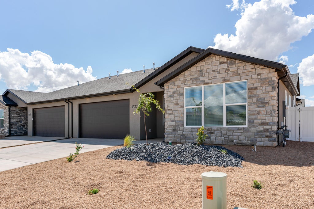 Photo of 1837 N Sea Eagle St, Cedar City, UT 84721 (MLS # 117934)