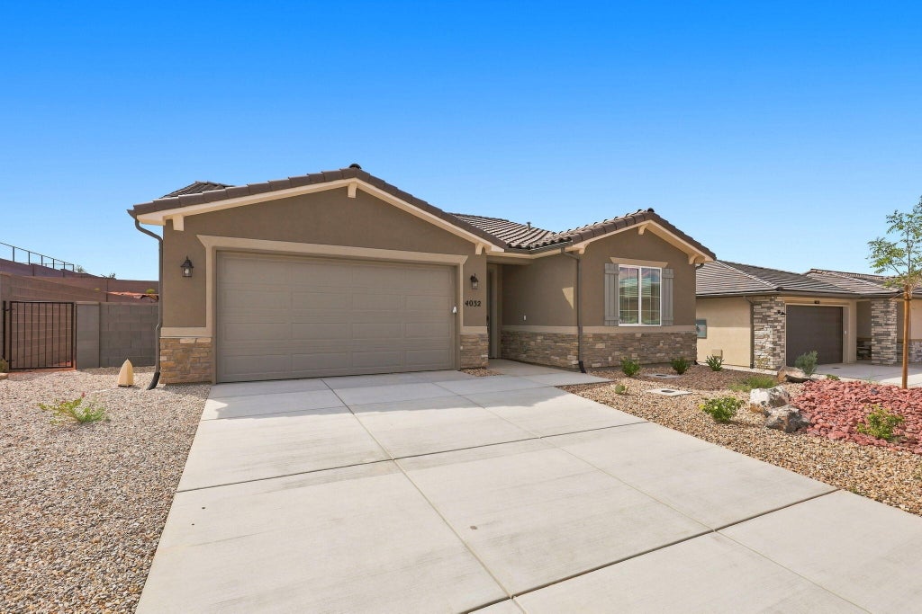 Photo of 4032 S 2160 W, Hurricane, UT 84737 (MLS # 117906)