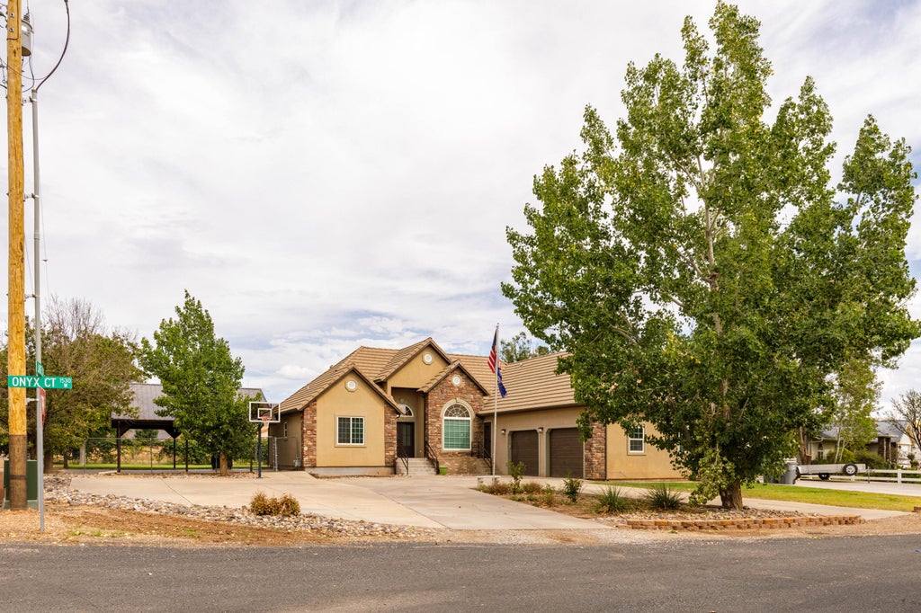 Photo of 8040 N Onyx CT, Saint George, UT 84770 (MLS # 117885)