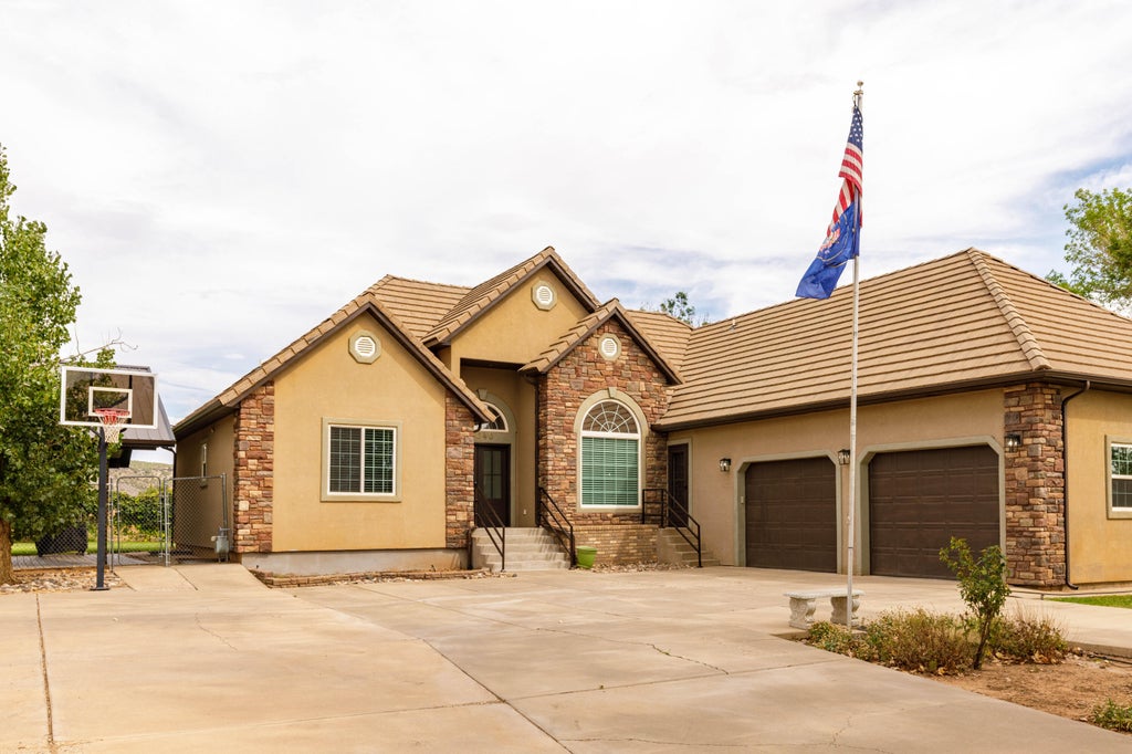 Photo of 8040 N Onyx CT, Saint George, UT 84770 (MLS # 117885)
