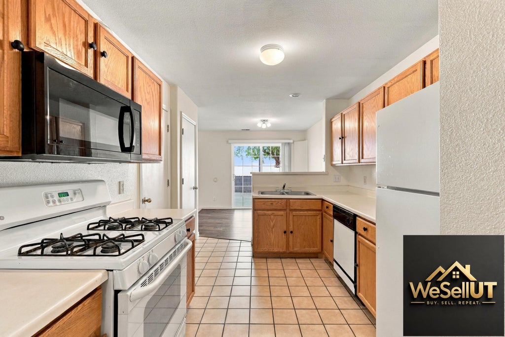 Photo of 195 E Fiddlers Canyon RD #33, Cedar City, UT 84721 (MLS # 118624)