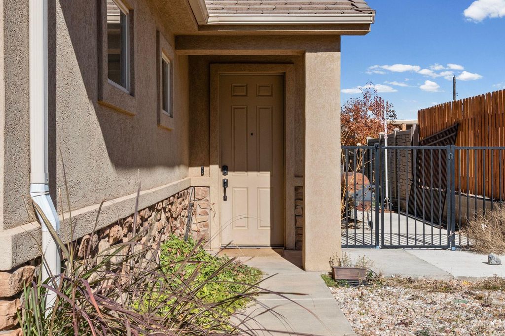Photo of 9 E 820 S S, Cedar City, UT 84720 (MLS # 113815)