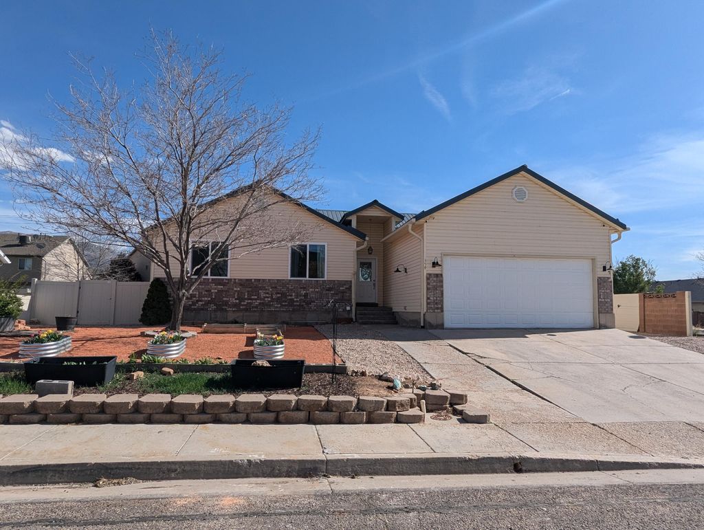 Photo of 359 W 1500 N, Cedar City, UT 84721 (MLS # 112751)