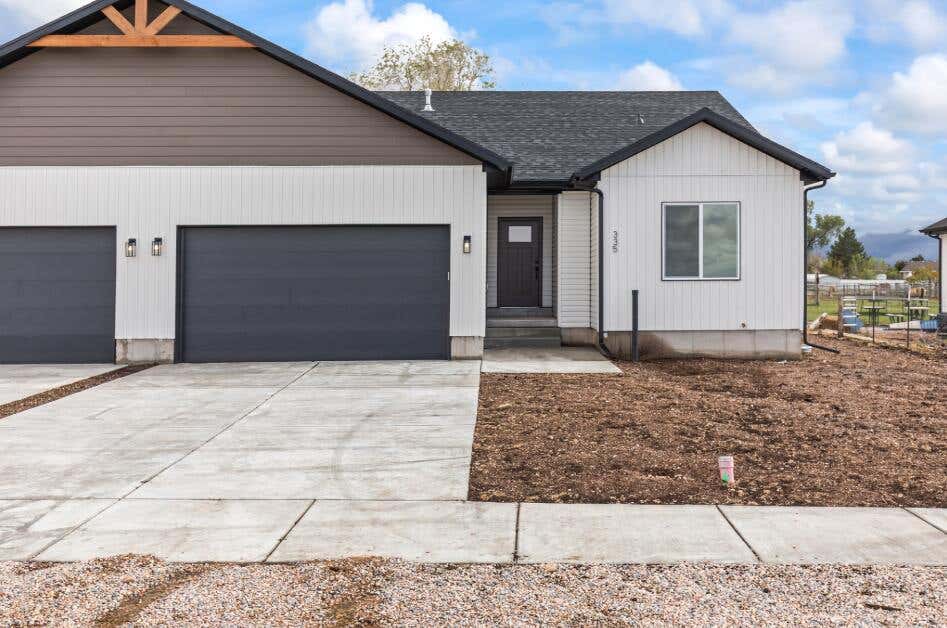 Photo of 325 W 400 N &amp; 335 W 400 N, Fillmore, UT 84631 (MLS # 117720)