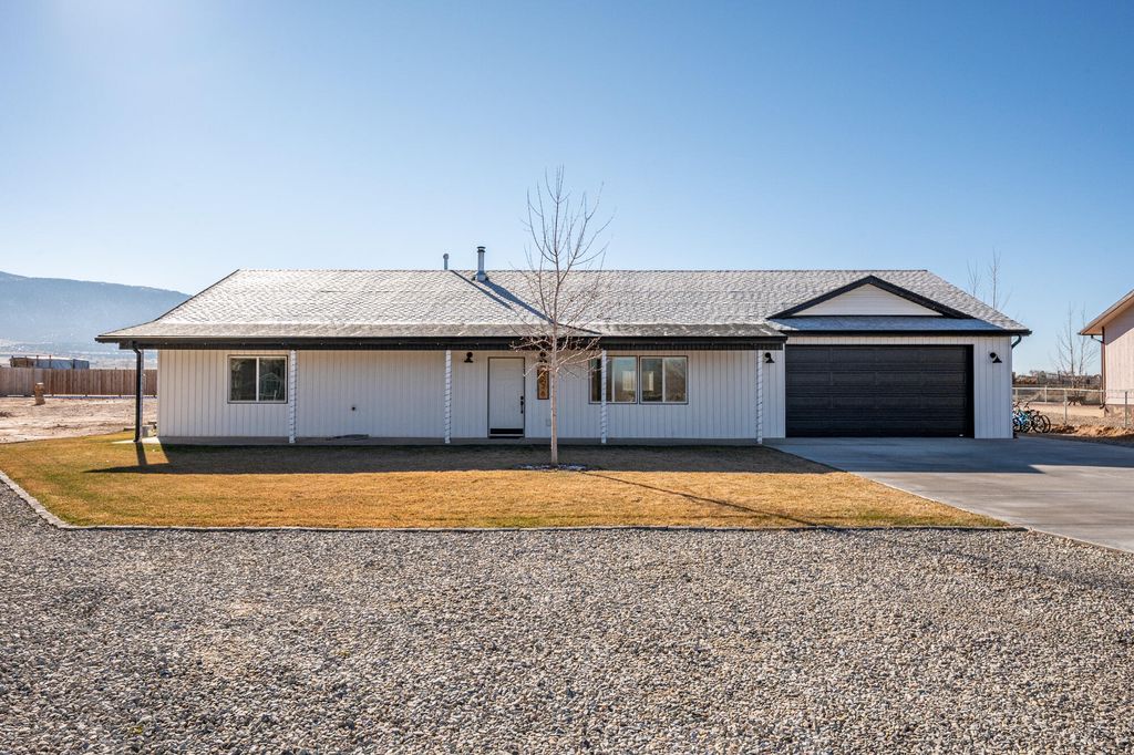 Photo of 4236 N MAPLE CIR, Enoch, UT 84721 (MLS # 114374)