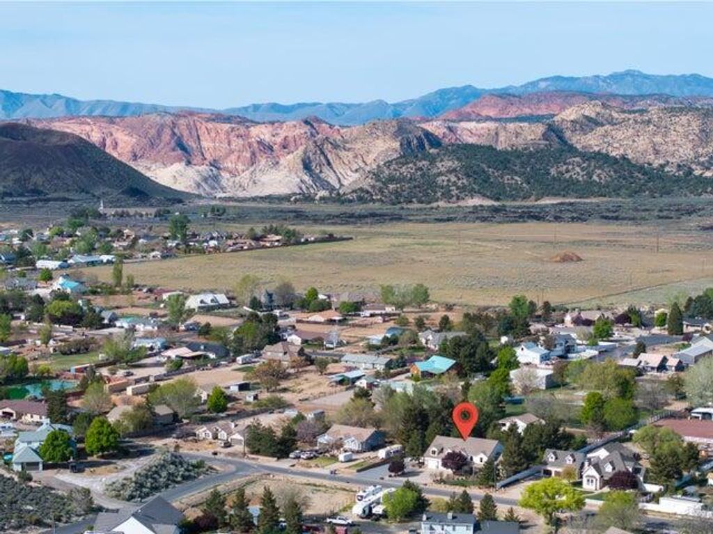 Photo of 8375 N Diamond Valley Dr Dr, Saint George, UT 84770 (MLS # 115615)