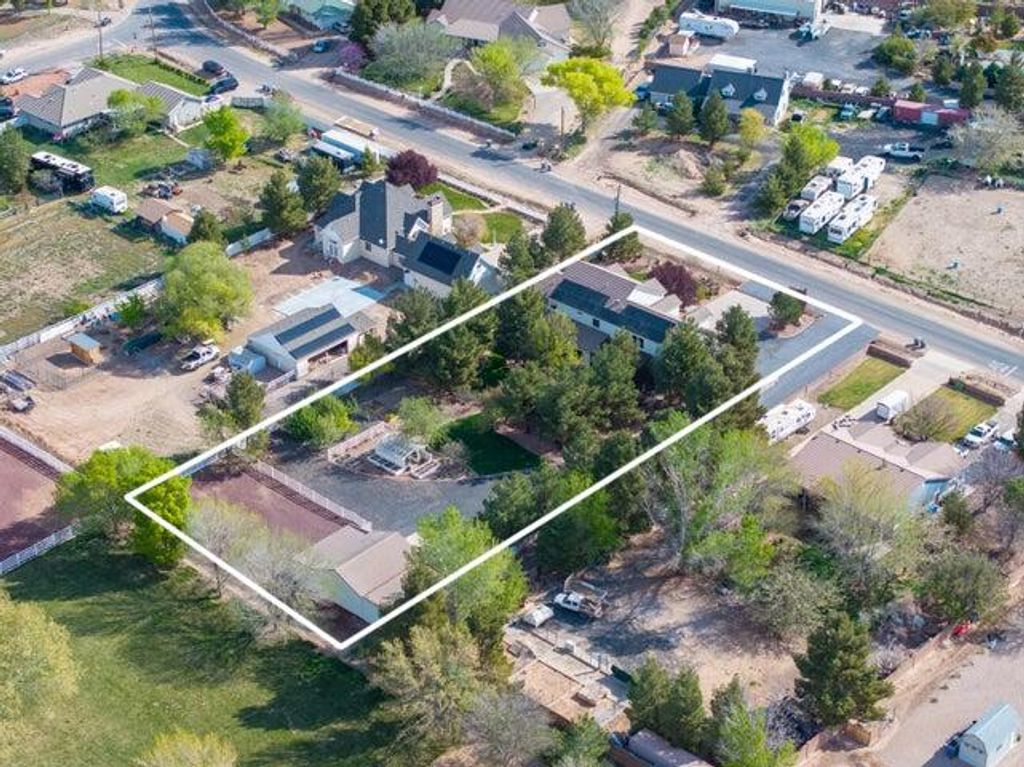 Photo of 8375 N Diamond Valley Dr Dr, Saint George, UT 84770 (MLS # 115615)