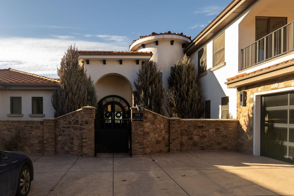 Photo of 617 S Cove Dr #1, Cedar City, UT 84720 (MLS # 114878)