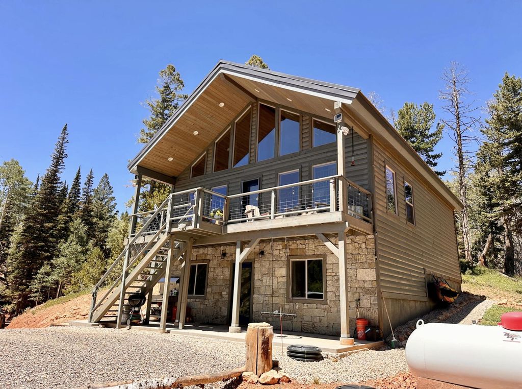 Photo of 636 W Kokopelli Loop, Brian Head, UT 84719 (MLS # 115645)