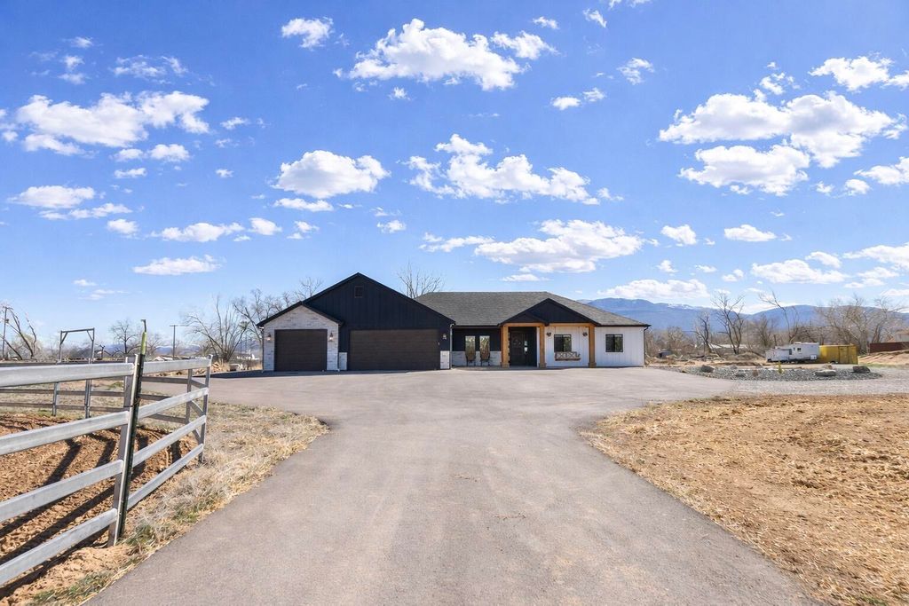 Photo of 3421 N 2700 W, Cedar City, UT 84721 (MLS # 115033)
