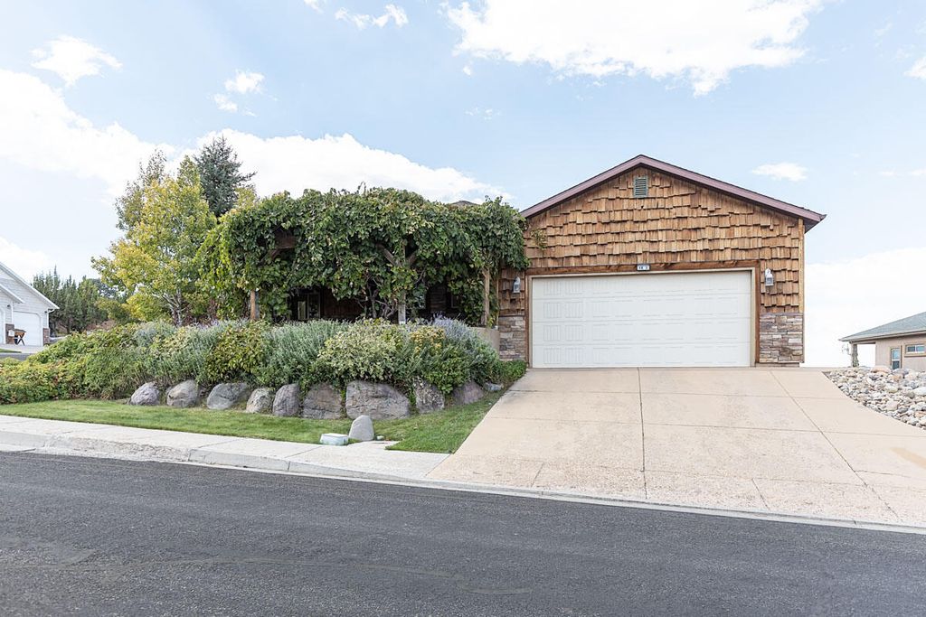 Photo of 18 S Beacon DR, Cedar City, UT 84720 (MLS # 113287)
