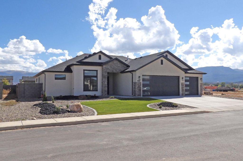 Photo of 1042 N Reese ST, Cedar City, UT 84721 (MLS # 111198)