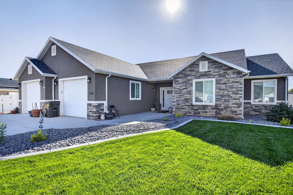 Photo of 4509 N Gold Dust Trail, Enoch, UT 84721 (MLS # 113067)