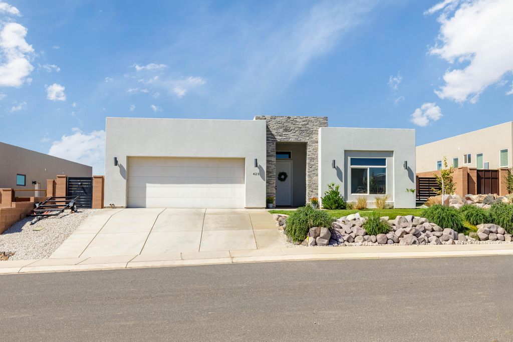 Photo of 423 N 680 W, Hurricane, UT 84737 (MLS # 113155)