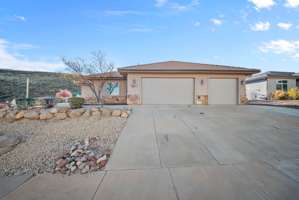 Photo of 1907 N Creek Side CT, Washington, UT 84780 (MLS # 115251)