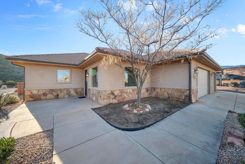 Photo of 1907 N Creek Side CT, Washington, UT 84780 (MLS # 115251)