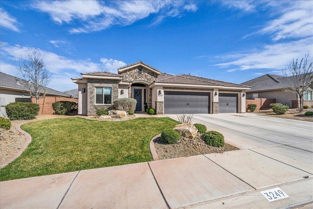 Photo of 3249 S 3350 E ST, Saint George, UT 84790 (MLS # 115453)