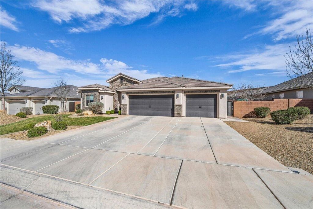 Photo of 3249 S 3350 E ST, Saint George, UT 84790 (MLS # 115453)