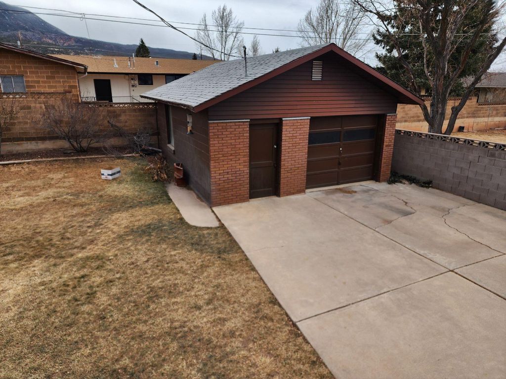 Photo of 529 Cedarwood Ter, Cedar City, UT 84720 (MLS # 112688)