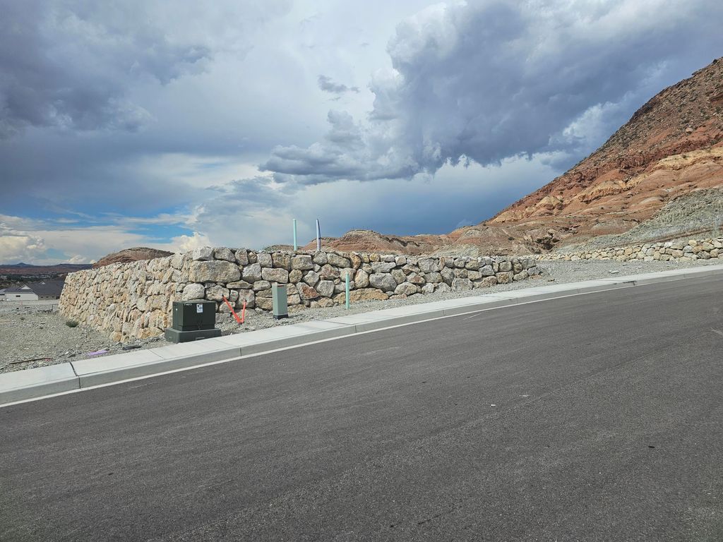 Photo of 1029 E TOMAHAWK DR #LOT 502, Washington, UT 84780 (MLS # 101113)