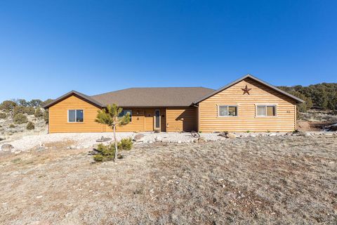 Photo of 915 S Canyon DR, Cedar City, UT 84720 (MLS # 114438)