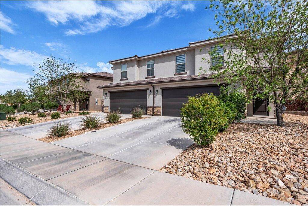 Photo of 3265 S Fossil Hills DR, Saint George, UT 84790 (MLS # 115705)