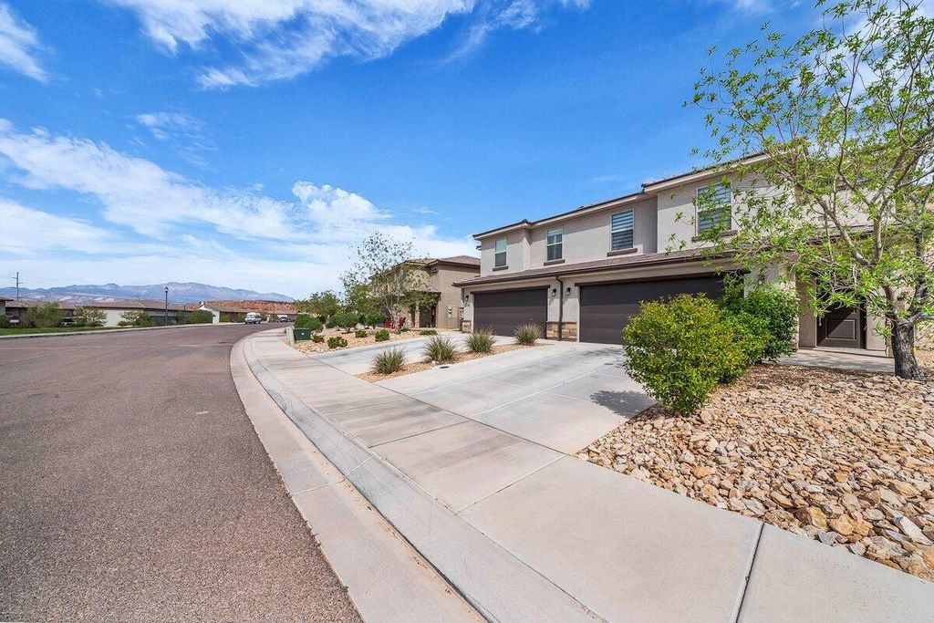 Photo of 3265 S Fossil Hills DR, Saint George, UT 84790 (MLS # 115705)
