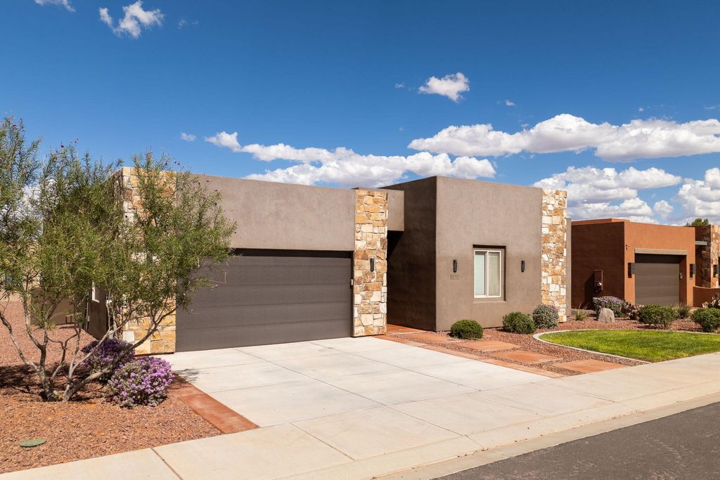 Photo of 3271 S Retreat DR, Hurricane, UT 84737 (MLS # 113017)
