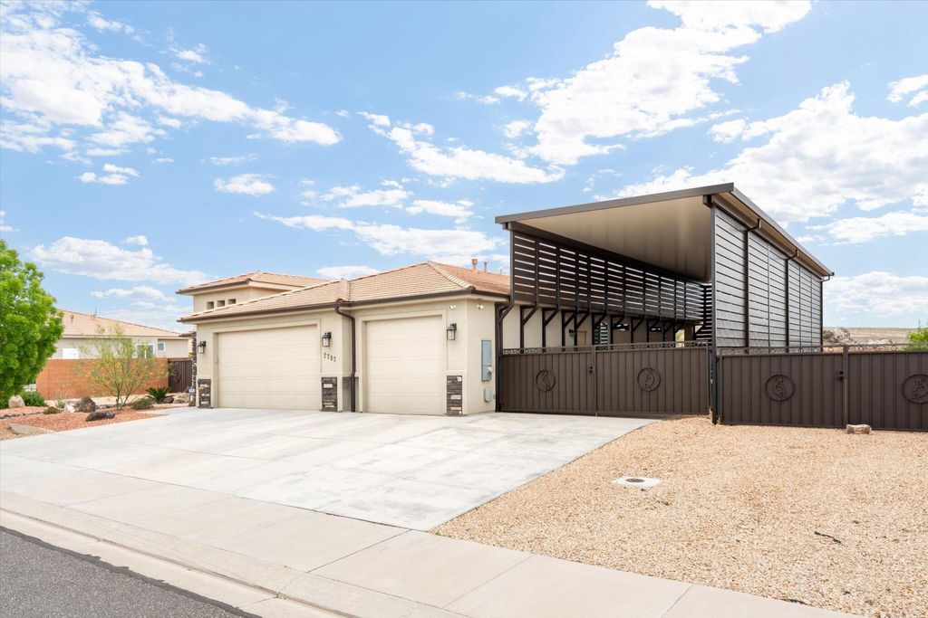 Photo of 2707 W 220 N, Hurricane, UT 84737 (MLS # 115987)