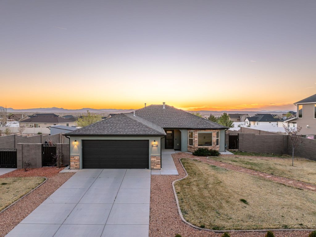 Photo of 5097 N Scenic Dr DR E, Enoch, UT 84721 (MLS # 115445)