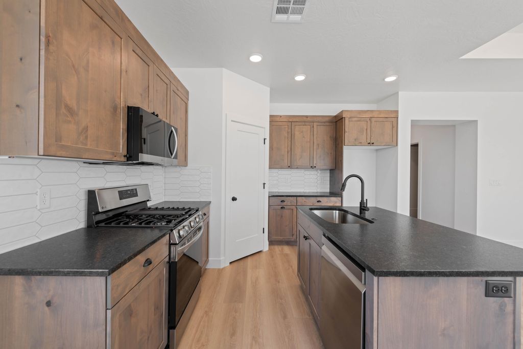 Photo of 355 W Rosie Loop Loop #Lot 25W, Cedar City, UT 84721 (MLS # 112230)