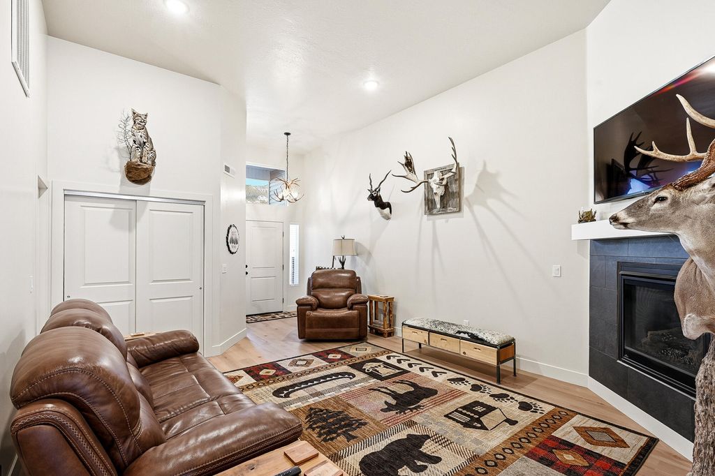 Photo of 922 S 25 W, Cedar City, UT 84720 (MLS # 114145)