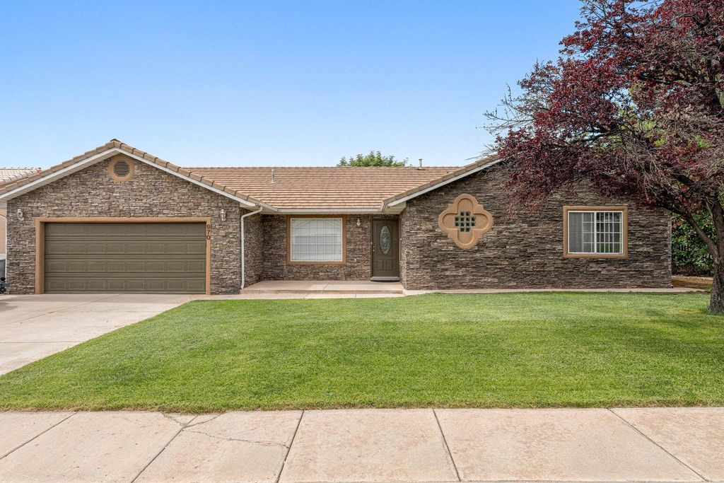 Photo of 970 S 660 E, Saint George, UT 84790 (MLS # 115922)